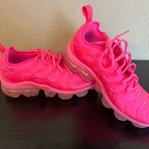 Nike Women's Bright Pink Athletic Shoes